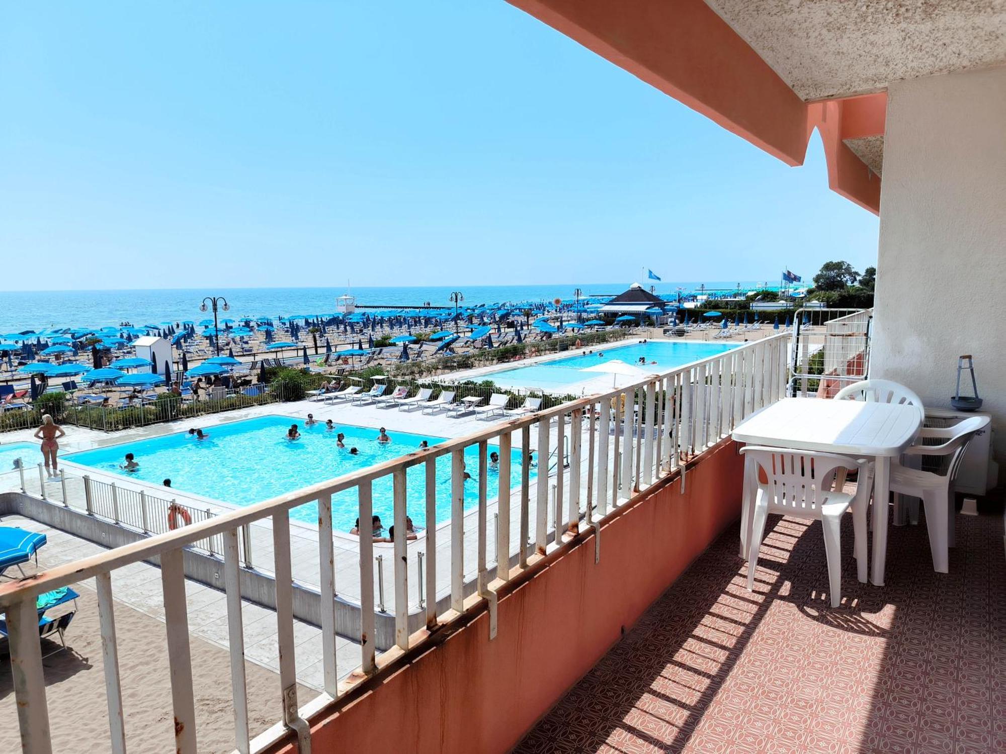 Apollo Fronte Mare Apartment Lido di Jesolo Ngoại thất bức ảnh