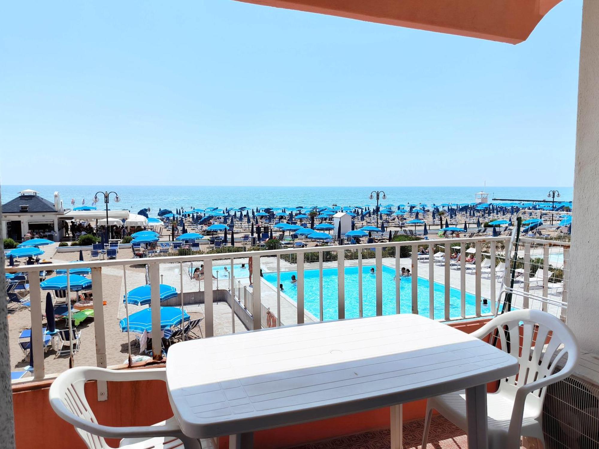 Apollo Fronte Mare Apartment Lido di Jesolo Ngoại thất bức ảnh